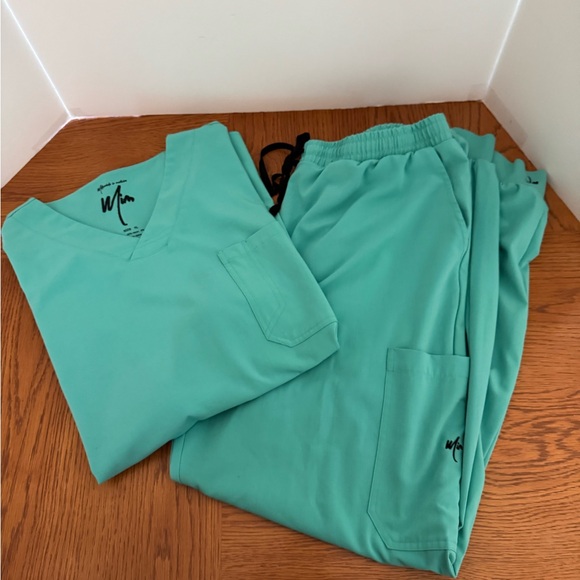 Men's Green Scrub Set - Picture 1 of 8